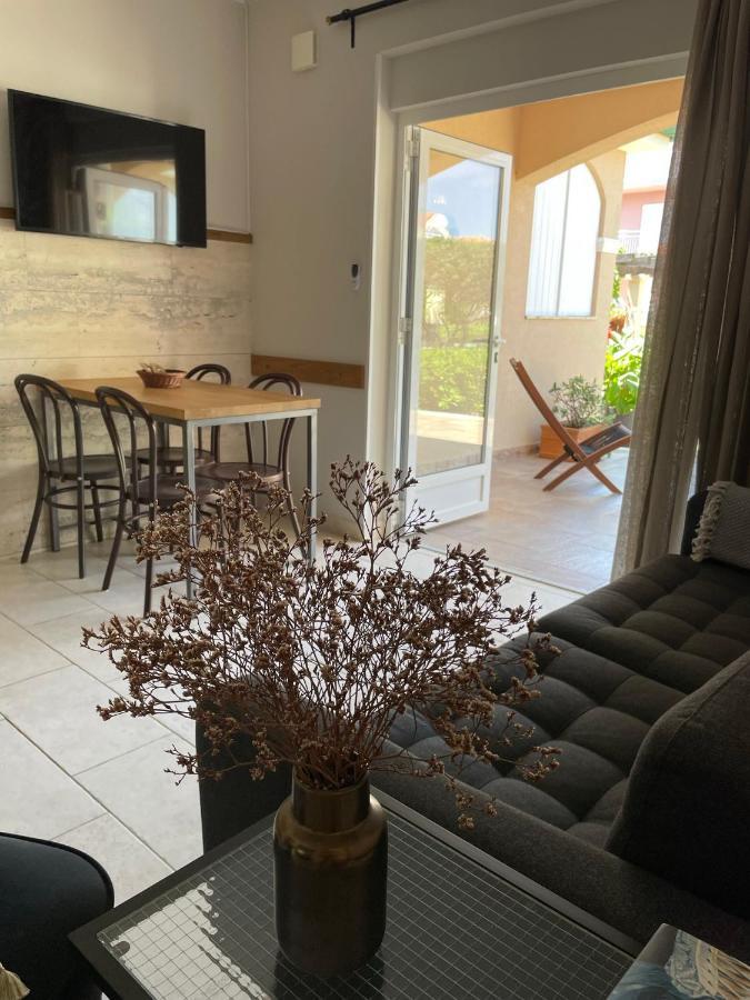 Villa Lantana Vir Buitenkant foto